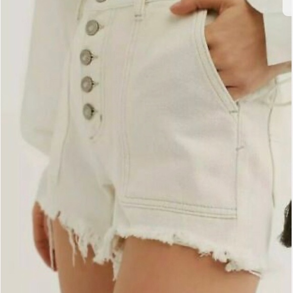 WE THE FREE NWT Ivory denim jean shorts, size 24 - Picture 2 of 10